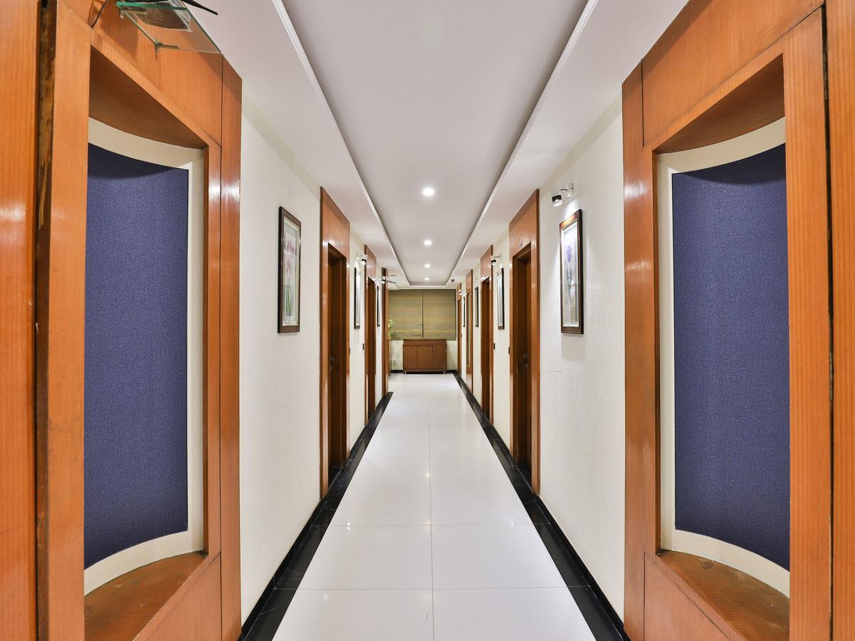 Capital O 15537 Dev Corporate Hotel Ahmedabad Eksteriør billede